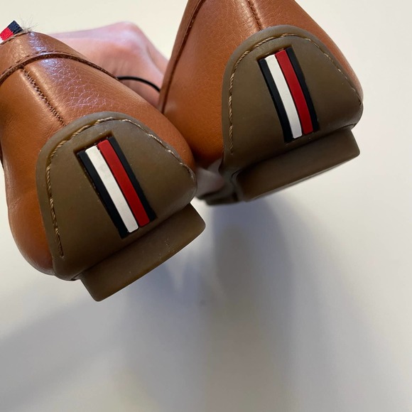 NWOT Tommy Hilfiger Harmen Loafer Shoes Flats Size 8 Faux Leather - Picture 5 of 9
